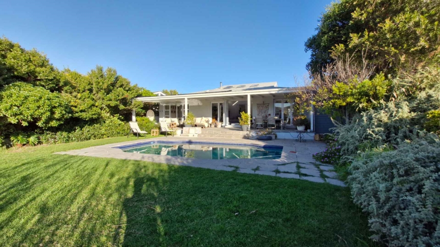 To Let 4 Bedroom Property for Rent in Lake Michelle Western Cape